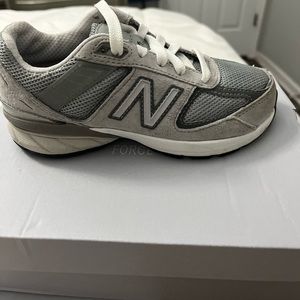 KIDS NEW BALANCE SNEAKERS